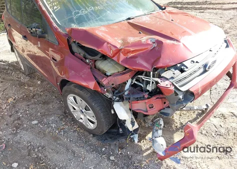 2015 Ford Escape S z USA, uszkodzony, nr VIN 1FMCU0F77FUA59467